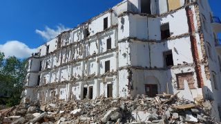 Demolizione Residence dei Mille, al suo posto appartamenti e un parco urbano privato